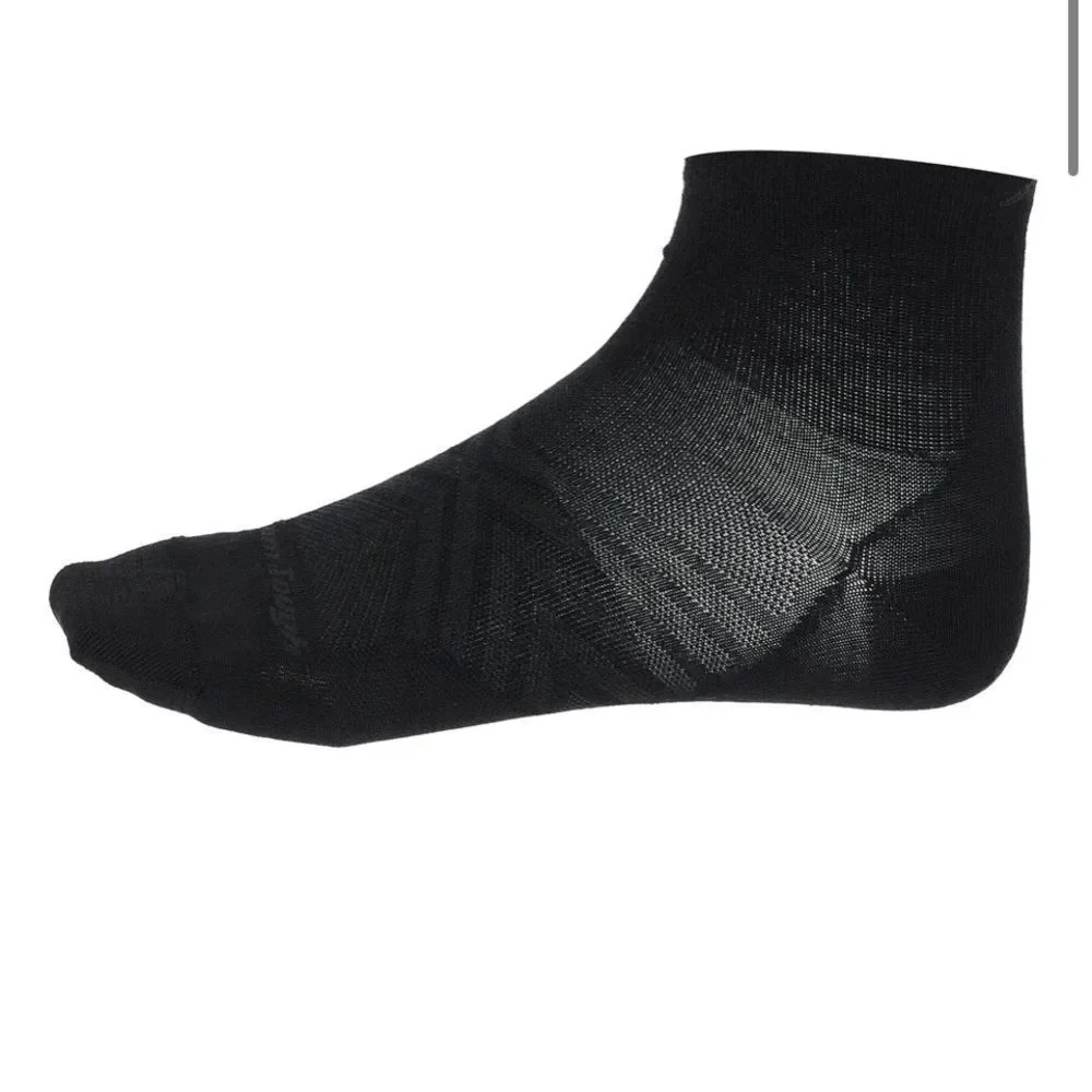 Darn Tough Mens Run Micro Crew Ultra-Lightweight Socks Black L NWT in packaging